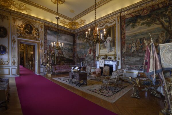 Cung điện Blenheim: Mặt tiền tráng lệ và nội thất xa hoa 