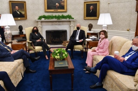 Thăm dò: Tỷ lệ tán thành cho ông McConnell, bà Pelosi, ông Biden không lạc quan