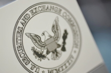 SEC hoàn thiện quy định loại các công ty khỏi sàn giao dịch