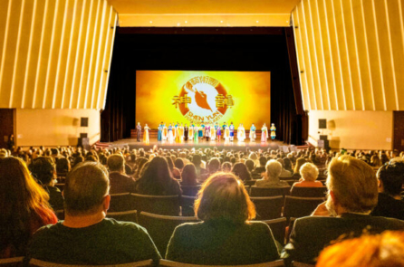 Quản lý bộ phận bày tỏ lòng ngưỡng mộ đối với Shen Yun