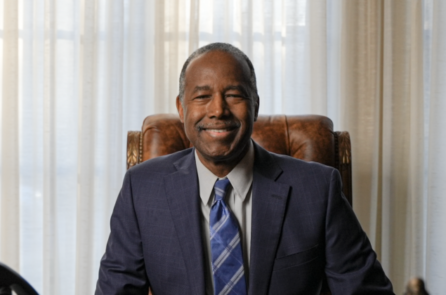 Bác sĩ Ben Carson: Đại dịch COVID-19 có thể được giải quyết nhanh chóng nếu gạt chính trị qua một bên