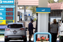 Chuyên gia: Giá xăng ở một số tiểu bang dự kiến ​​sẽ tăng bất kể xu hướng giảm rộng hơn