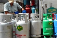 Việt Nam sáng 1/12: Điều động 14 bệnh viện chi viện cho Sài Gòn và 10 tỉnh, giá gas giảm mạnh