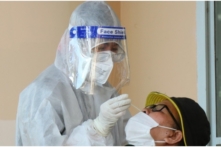 COVID-19 tại Việt Nam ngày 8/12: Gần 14,600 ca nhiễm mới, nam sinh lớp 10 ở Sơn La tử vong sau 3 ngày chích vaccine COVID-19