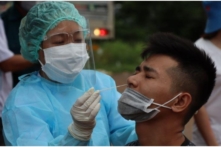 COVID-19 tại Việt Nam ngày 9/12: Hơn 15,300 ca nhiễm mới, nữ sinh lớp 11 ở Quảng Trị tử vong sau 7 ngày chích vaccine COVID-19