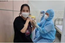 Việt Nam: Phụ huynh ở Thừa Thiên Huế phản ánh trẻ bị chích cùng lúc 2 liều vaccine COVID-19