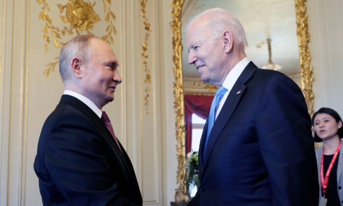 Mỹ-Nga kêu gọi ‘cơ hội’ giải quyết việc Nga đóng quân gần Ukraine