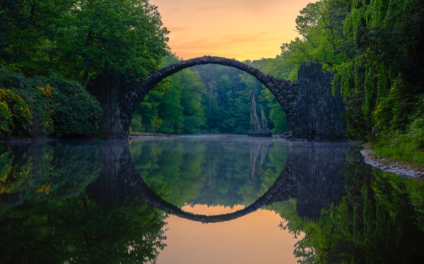 Cầu đá Rakotzbrücke lộng lẫy huyền bí