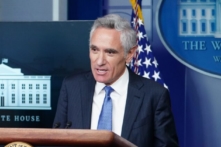 Niềm tin vào vaccine ‘suy yếu’ khi các quan chức cố gắng buộc người dân chích ngừa