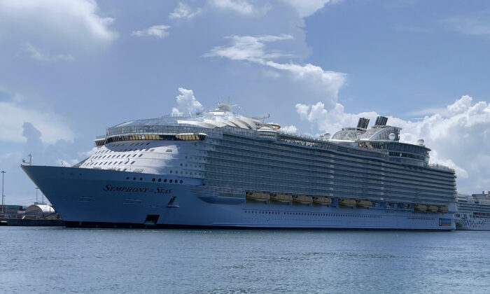 Du thuyền Royal Caribbean ghi nhận ca nhiễm COVID-19 mặc dù hành khách đã chích ngừa đầy đủ