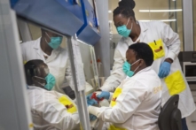 Bộ Y tế Nam Phi cho biết số ca nhập viện, tử vong do Omicron vẫn ở mức thấp