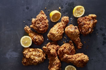 Món gà thơm giòn cho lễ hội ánh sáng Hanukkah