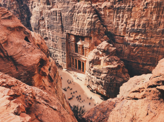 Petra - thành phố được chạm khắc từ vách núi sa thạch đỏ