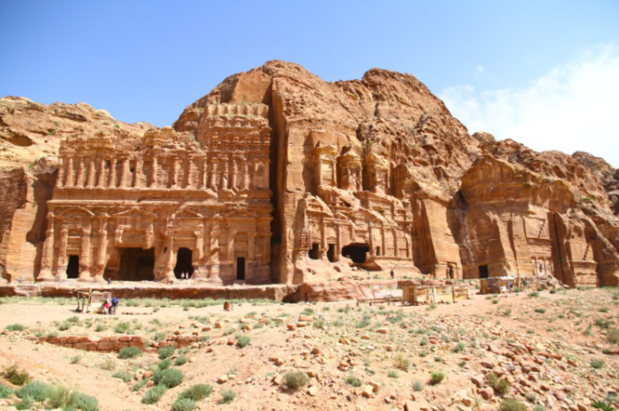 Petra – thành phố được chạm khắc từ vách núi sa thạch đỏ