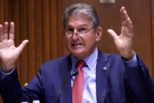 TNS Manchin hợp tác với Đảng Cộng Hòa chống lại lệnh bắt buộc chích ngừa