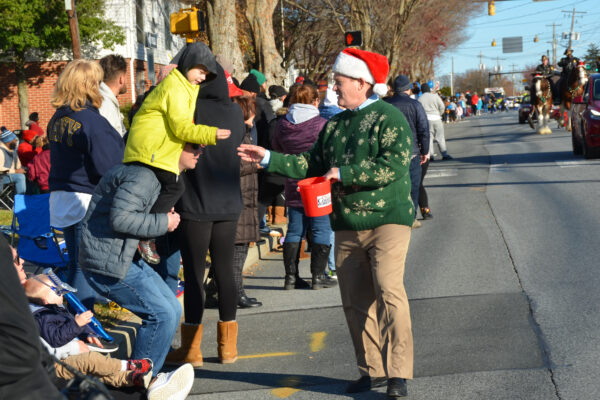 Cuộc diễn hành Giáng Sinh thắp lên tinh thần Mỹ ở một thị trấn của Delaware