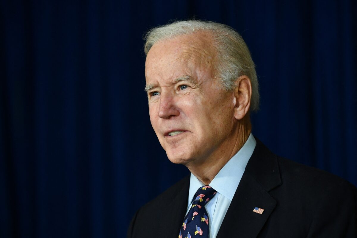 Tổng thống Biden hứa giúp đỡ các tiểu bang bị bão tàn phá