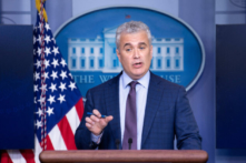 Tòa Bạch Ốc dự đoán về ‘một mùa đông đầy bệnh nặng và tử vong’