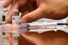 OSHA ân hạn cho các doanh nghiệp thực hiện lệnh bắt buộc chích ngừa