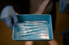 Người dưới 40 tuổi có nguy cơ bị viêm tim cao hơn do chích vaccine Moderna