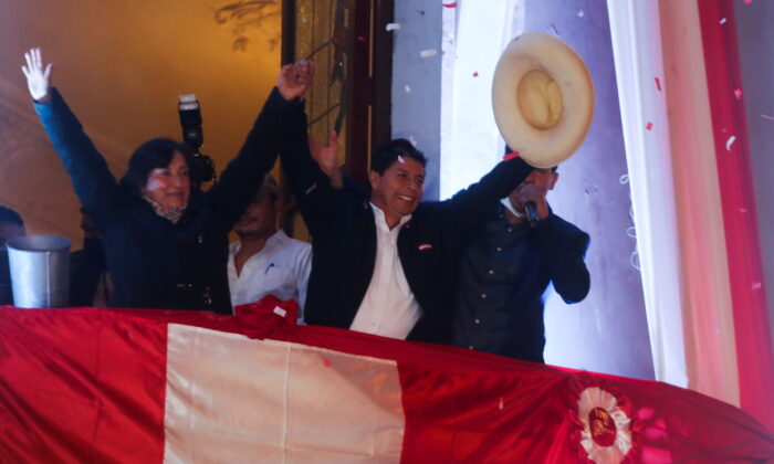 Chính phủ xã hội chủ nghĩa của Peru hủy bỏ các cuộc tụ họp Giáng Sinh