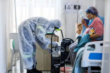 Nam Phi: Các ca nhiễm biến thể Omicron có triệu chứng nhẹ hơn