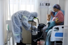 Báo cáo: Biến thể Omicron có thể gây ra biến chứng nhẹ hơn