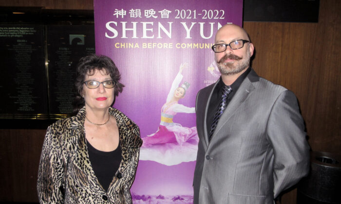 Cựu vũ công chuyên nghiệp ấn tượng với sự hồi sinh vũ đạo cổ điển Trung Hoa của Shen Yun