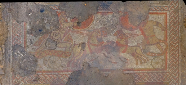 Bức tranh khảm thời La mã 1,700 năm tuổi và dinh thự cổ được phát hiện tại Anh quốc