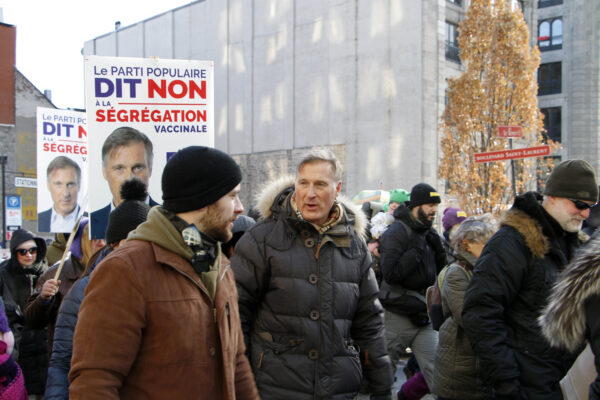 Canada: Hàng ngàn người biểu tình tuần hành ở Montreal lên án ‘sự bạo quyền’ về COVID