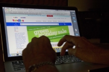 Các vấn đề về chuỗi cung ứng và lạm phát làm giảm chi tiêu qua trực tuyến trong kỳ nghỉ lễ