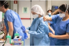 Việt Nam ngày 10/1: Gần 15,000 ca nhiễm mới, cửa khẩu Móng Cái thông quan trở lại, ngày mai giá xăng có thể tiếp tục tăng mạnh