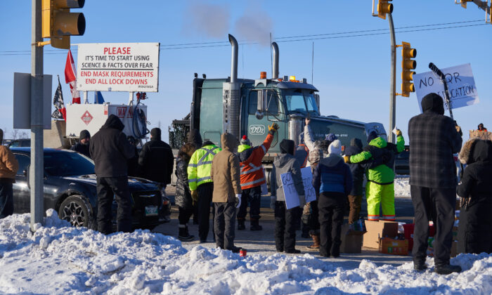 Hơn 10,000 tài xế Canada và Mỹ biểu tình phản đối lệnh bắt buộc chích ngừa của chính phủ