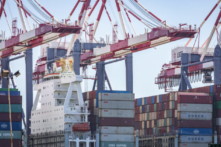 Thâm hụt thương mại Hoa Kỳ mở rộng với lượng nhập cảng hàng hóa tăng lên mức kỷ lục