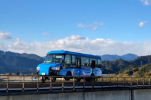 Xe buýt hay xe lửa? Xe DMV đầu tiên trên thế giới bắt đầu hoạt động tại Nhật Bản