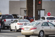 California hoãn tăng thuế xăng hàng năm trong một năm