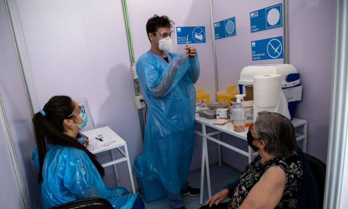 Chile bắt đầu chích liều vaccine thứ tư để ngăn ngừa virus Trung Cộng