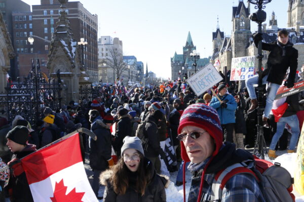 Loạt ảnh: Cuộc biểu tình xe tải Freedom Convoy ở Ottawa, Canada