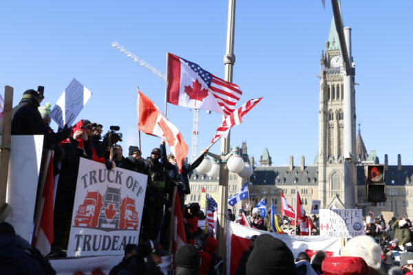 Loạt ảnh: Cuộc biểu tình xe tải Freedom Convoy ở Ottawa, Canada