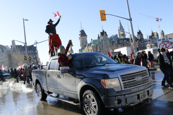 Loạt ảnh: Cuộc biểu tình xe tải Freedom Convoy ở Ottawa, Canada