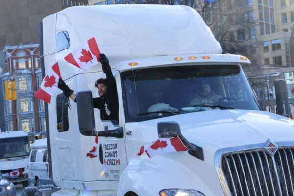 Loạt ảnh: Cuộc biểu tình xe tải Freedom Convoy ở Ottawa, Canada