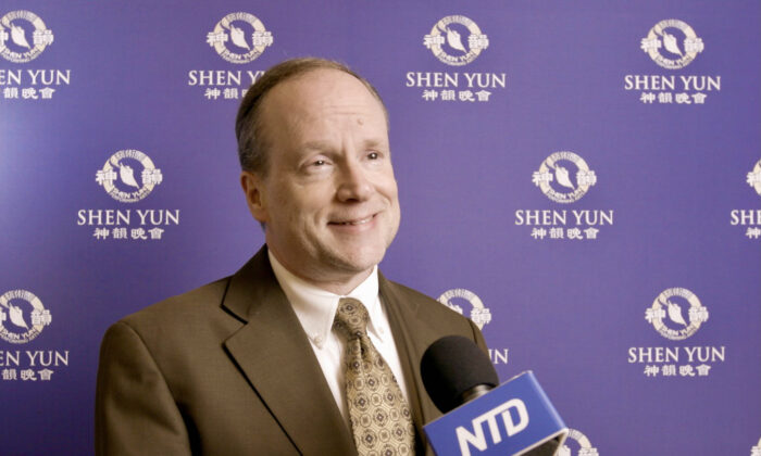 Chủ tịch một quỹ từ thiện hoan nghênh Shen Yun