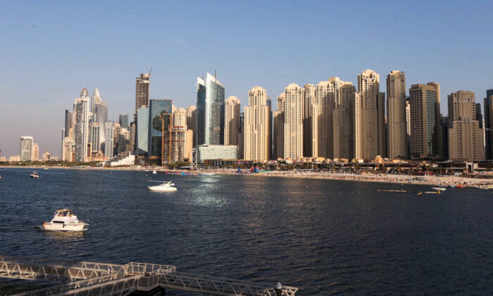UAE cấm người dân chưa chích ngừa rời khỏi đất nước
