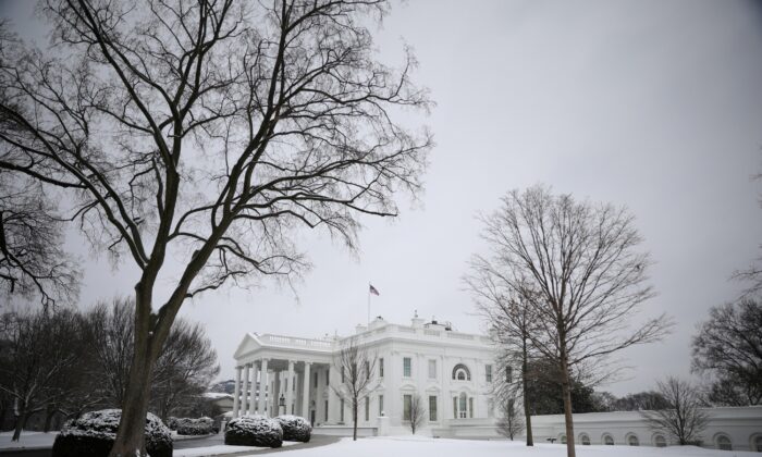 Các văn phòng liên bang ở DC đóng cửa vì bão tuyết