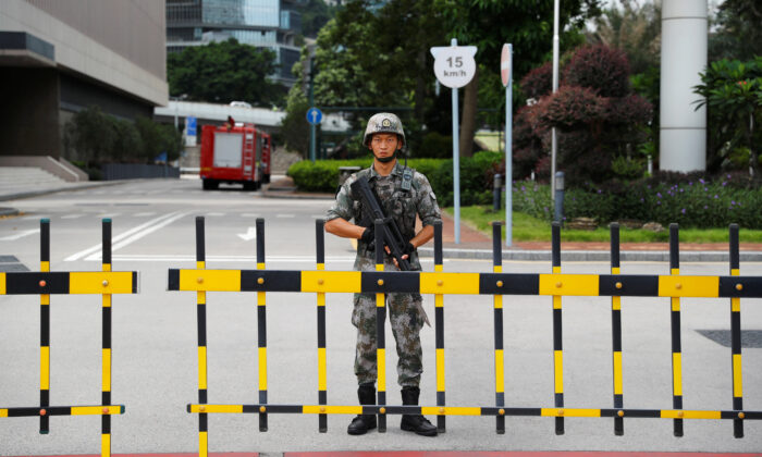 Bắc Kinh bổ nhiệm cựu lãnh đạo bán quân sự làm chỉ huy mới của lực lượng đồn trú tại Hồng Kông