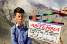 Nam diễn viên ‘Triệu phú Khu ổ chuột’ sản xuất phim tại khu vực tranh chấp giữa Ấn Độ, Pakistan, và Trung Quốc