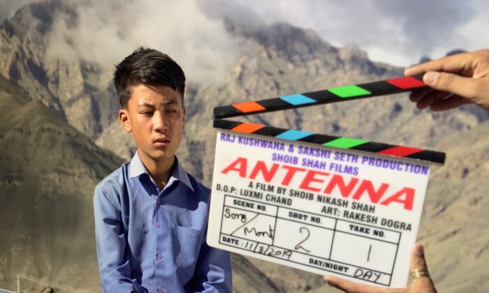 Nam diễn viên ‘Triệu phú Khu ổ chuột’ sản xuất phim tại khu vực tranh chấp giữa Ấn Độ, Pakistan, và Trung Quốc