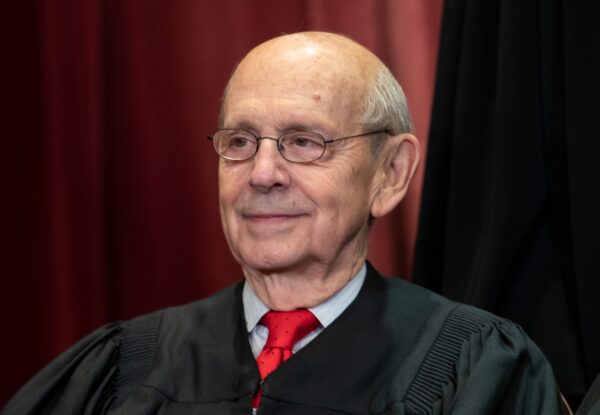 Thẩm phán Tối cao Pháp viện Hoa Kỳ Stephen Breyer sẽ về hưu