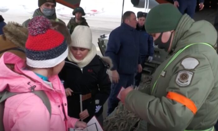Nga di tản hơn 1,400 công dân trong bối cảnh Kazakhstan bất ổn