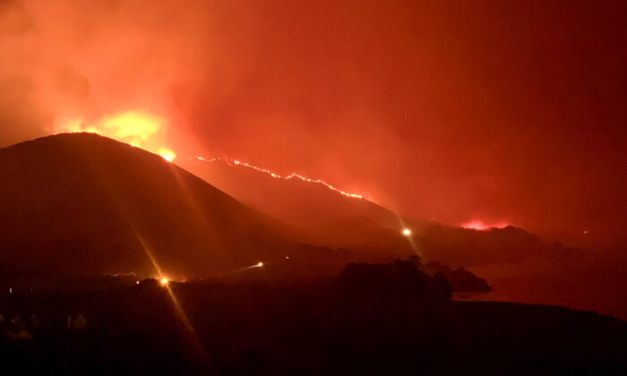 California: Cháy rừng lớn gây ra các cuộc di tản, đóng cửa xa lộ